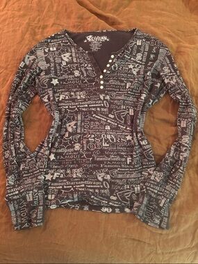 Y2K Famous stars and straps AOP Long-Sleeve Text Print Henley Top in Black